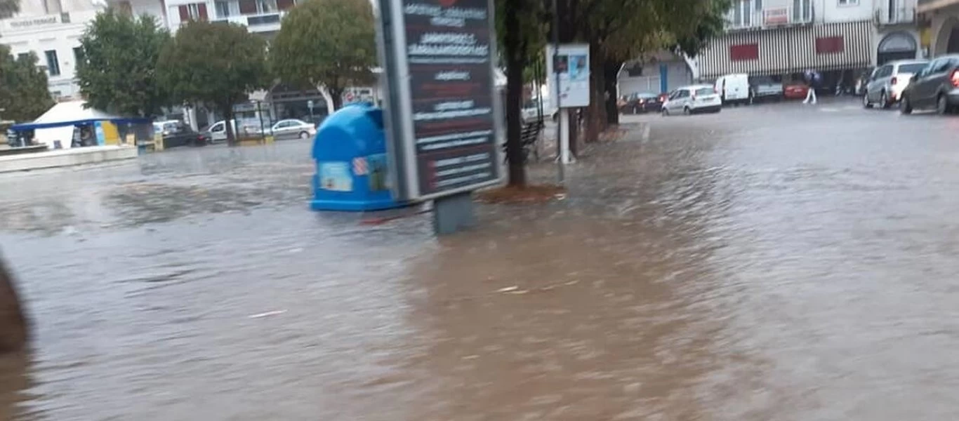 Ποτάμια οι δρόμοι στην Τρίπολη (βίντεο)